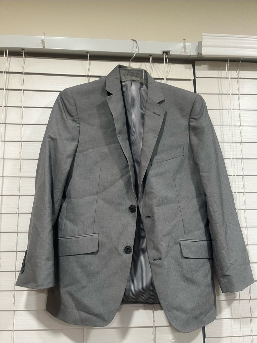 Classic Men's Gray Blazer - Lightweight Two-Button Suit Jacket